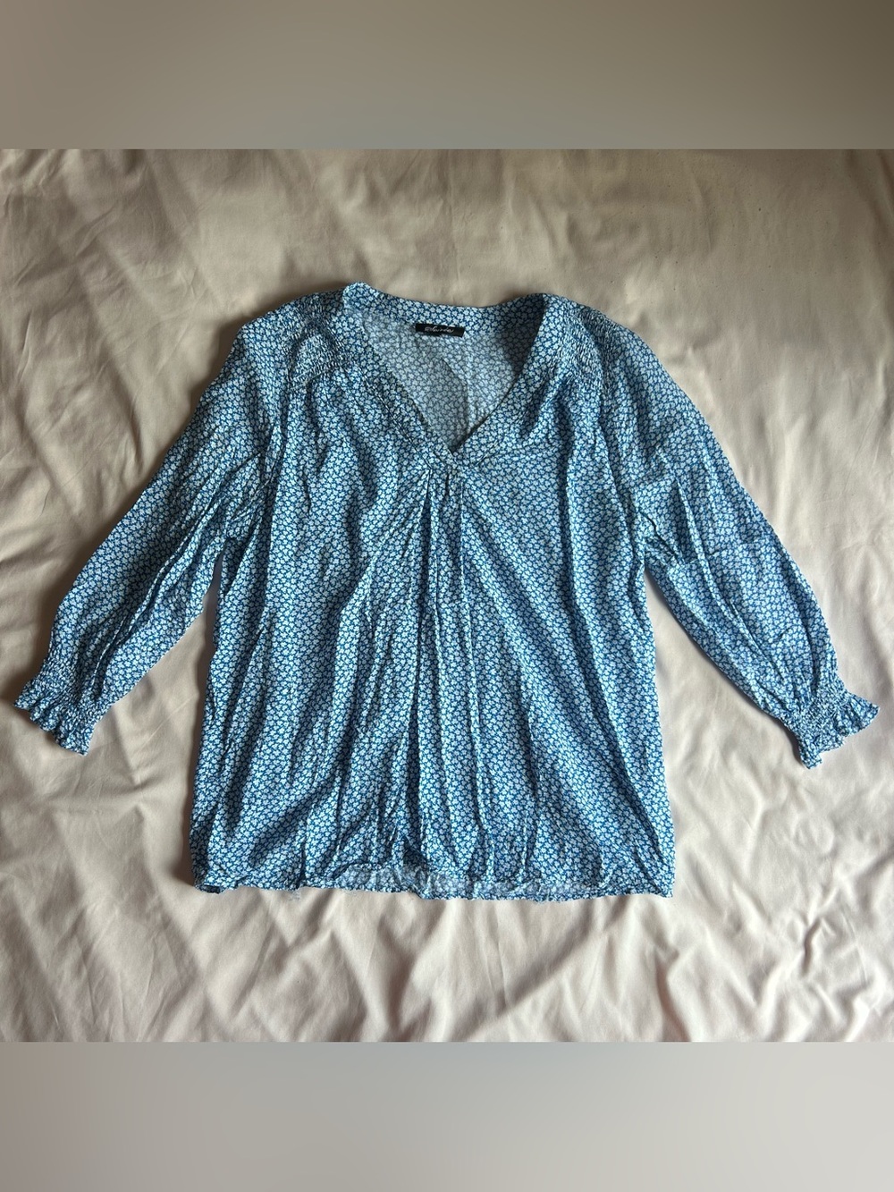 Soiree Blue & White Floral V-Neck Top – Size Medium